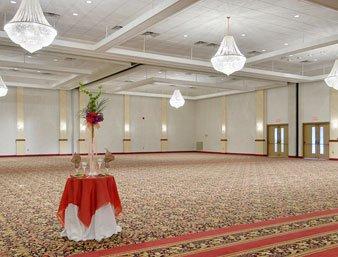 Готель Ramada Convention Center О-Клер Екстер'єр фото